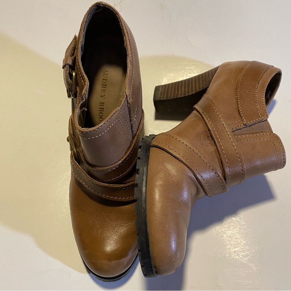 Audrey Brooke leather SZ 7M Carlie slip on booties GUC stacked 3 1/4” heel